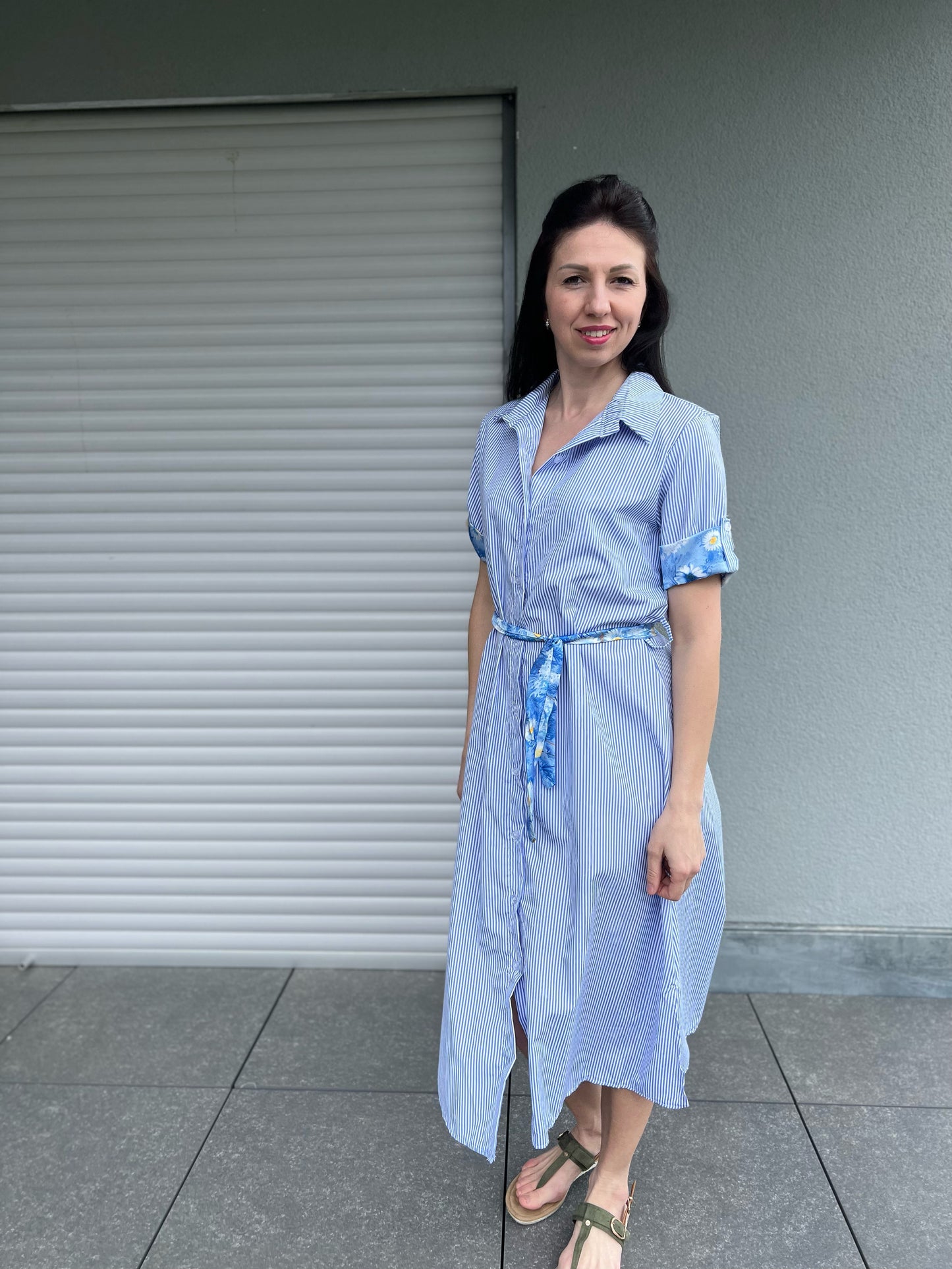 Blau gestreiftes Hemdkleid