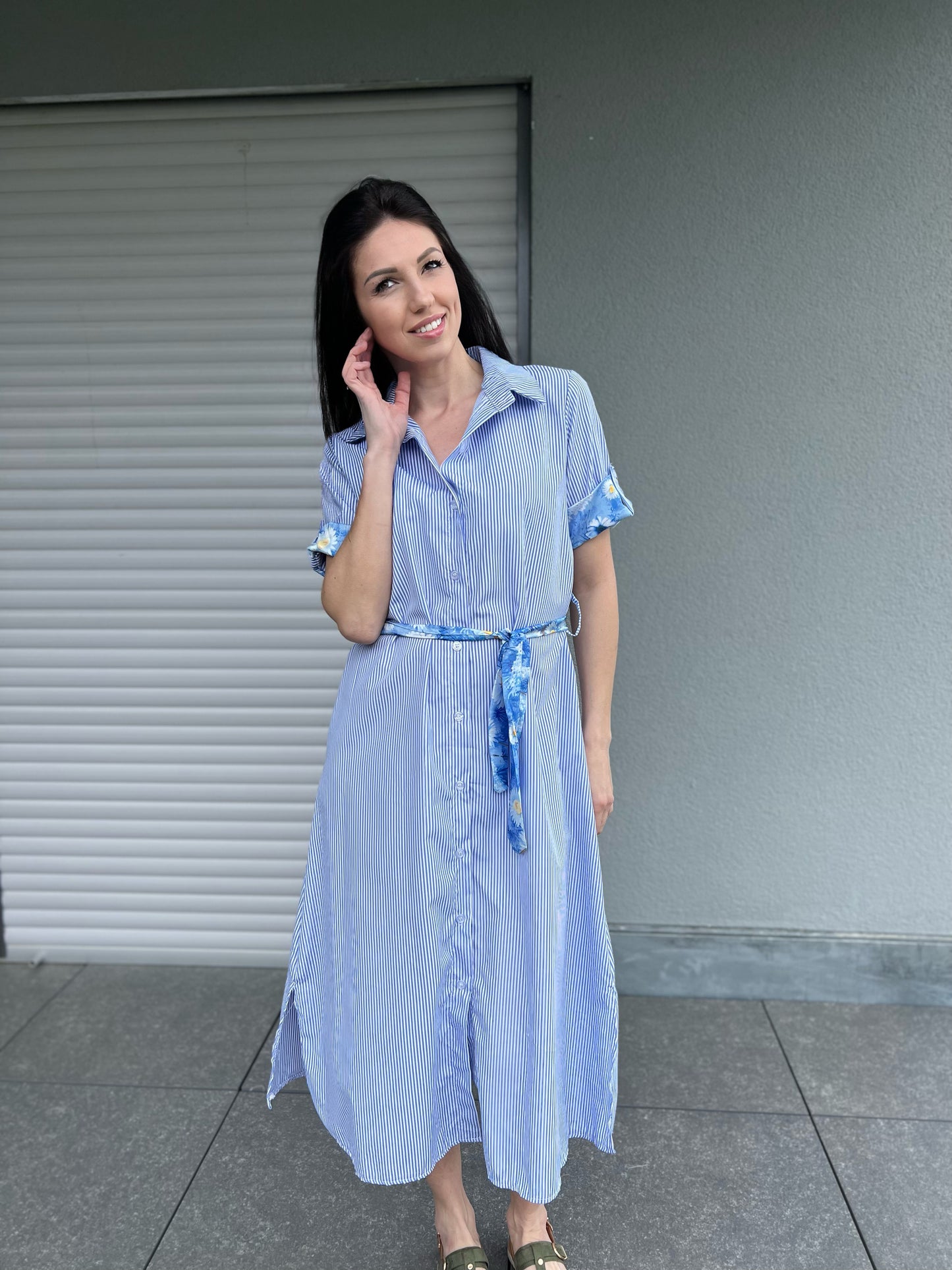 Blau gestreiftes Hemdkleid