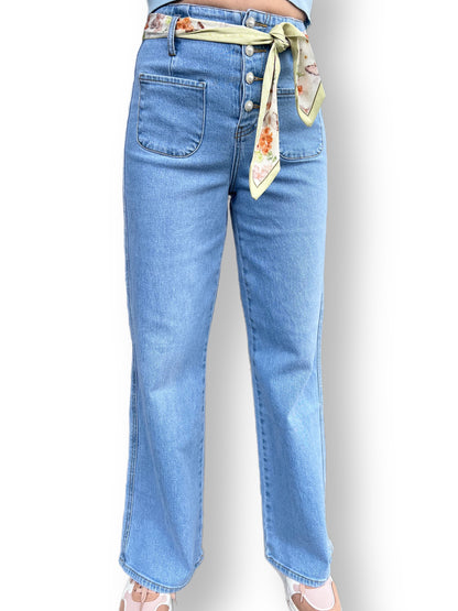 Blaue Jeans mit weitem Bein und hoher Taille mit Bund