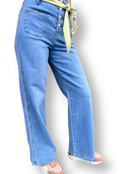 Blaue Jeans mit weitem Bein und hoher Taille mit Bund